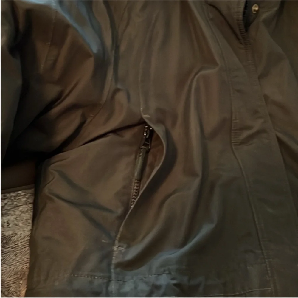 Eddie Bauer Parka, Premium Goose 650 Fill, Like New - Picture 12 of 13